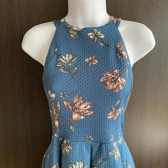Blue Floral Open Back Flared Dress - Picture 3 of 5